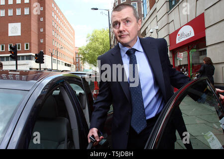 Willie Walsh, Vorstandsvorsitzender der BA, Verlassen der Abteilung für Verkehr nach Gesprächen Streik der BA-Kabinenpersonal zu beenden. London. 17.5.10 Stockfoto