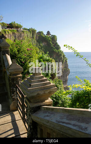 Eine Ansicht von Uluwatu Tempel (Pura Luhur Uluwatu) auf der Halbinsel Bukit in Bali, Indonesien Stockfoto