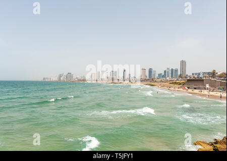 Israel, Tel Aviv-Yafo - 24. April 2019: Stadtbild von Tel Aviv von Jaffa genommen Stockfoto