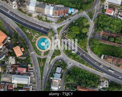Indonesien, Bali, Denpasar, Luftaufnahme von Patung Dewa Ruci statue am Scheideweg Stockfoto