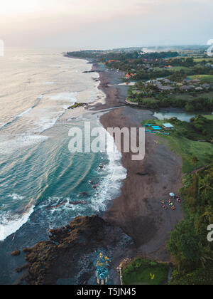 Indonesien, Bali, Luftaufnahme von Pererenan Strand, Gajah Mina Statue Stockfoto