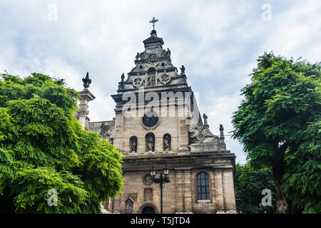 Ukraine, Lviv, Bernhardiner Kirche und Kloster Stockfoto