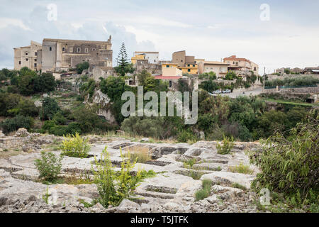 Italien, Sizilien, Provinz Ragusa, Parco Archeologico Forza, Cava d'Ispica, Nekropole, Felsen-schnitt Grab Stockfoto