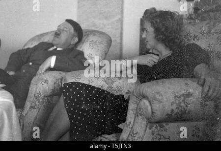 Eva Braun Sammlung (dvadvadaset) - Candid Foto von Adolf Hitler Ca. 1930s oder 1940s Stockfoto