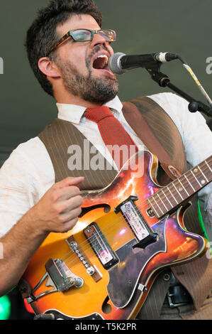 Singer/Songwriter zeichnete Gonsalves der Kobo Town durchführen an den WOMAD-Festival, Charlton Park, UK, 26. Juli 2014. Stockfoto