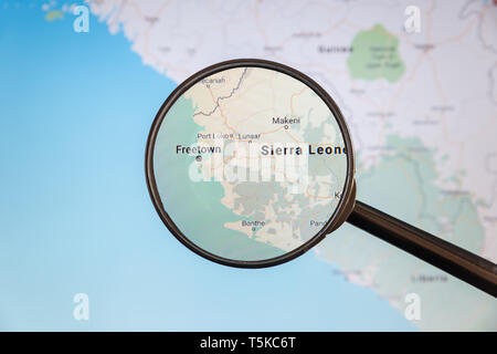 Freetown, Sierra Leone. Politische Karte. Stadt Visualisierung anschauliches Konzept auf dem Display durch die Lupe. Stockfoto