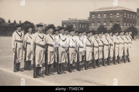 Jahrgang fotografische Postkarte zeigt die britische Royal Navy, die Jungen der H.M.S. St. Vincent in Gosport, Hampshire. Stockfoto