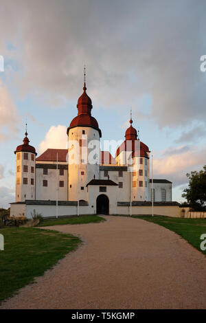 Lacko Schloss/Läckö Slott bei Dämmerung - eine mittelalterliche barocke Schloss in Schweden, auf der Insel Kållandsö am Vänernsee February entfernt. Stockfoto