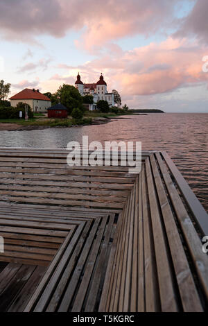 Lacko Schloss/Läckö Slott bei Dämmerung - eine mittelalterliche barocke Schloss in Schweden, auf der Insel Kållandsö am Vänernsee February entfernt. Stockfoto