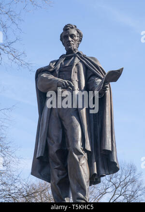 Statue von Abraham Lincoln, der Gettysburg Address, von Henry Kirke Braun, ursprünglich am 21. Oktober eingeweiht, 1869 in Prospect Park, Brooklyn, NY sitzt Stockfoto