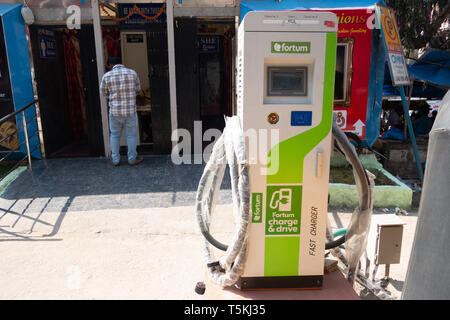 Finnische Unternehmen Fortum eingerichtet hat, Ladestationen für Elektrofahrzeuge an mehreren Orten in Hyderabad, Indien. Stockfoto