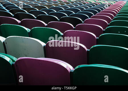 Die Rückseite der Kunststoff Zuschauer sitzen in Edinburgh das Murrayfield Rugby Football Stadium, Edinburgh, East Lothian, Schottland Stockfoto