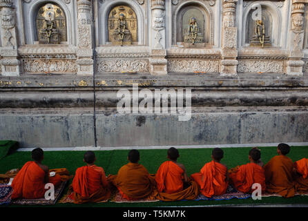 Buddhistischen Jungen an der Mahabodhi Tempel (Indien) Stockfoto