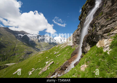 Michl-Bach Wasserfall im Sommer im Nationalpark Hohe Tauern, Kärnten, Österreich Stockfoto