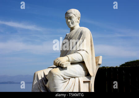 Eine Statue von Friedrich Norden Guilford in der Nähe des Durrell Gärten am Meer in der Altstadt von Korfu, eine der Ionischen Inseln von Griechenland. Stockfoto