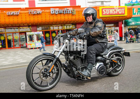 Harley Davidson 103 V Twin Motorrad fuhr bei der Southend Shakedown 2015 Motorradrallye, Southend on Sea, Essex, Großbritannien Stockfoto