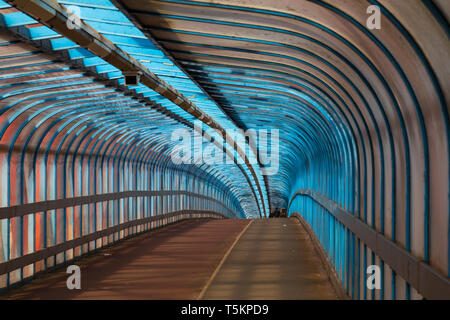 Innerhalb der Tony Carter Zyklus Fußgängerbrücke, Universitätsstadt Cambridge, Cambridgeshire, England Stockfoto