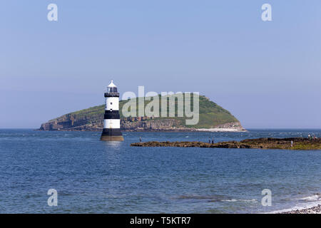 Leuchtturm am Penmon Punkt, Anglesey Stockfoto