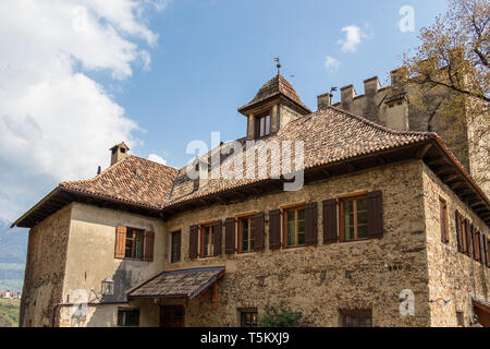 Detailansicht auf Schloss Thurnstein. Dorf Tirol bei Meran, Provinz Bozen, Südtirol, Italien. Stockfoto