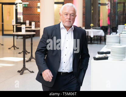 Berlin, Deutschland. 25 Apr, 2019. Wolfgang Kubicki, stellvertretender FDP-Vorsitzender, kommt zu der Sitzung der Präsidentschaft. Credit: Paul Zinken/dpa/Alamy leben Nachrichten Stockfoto