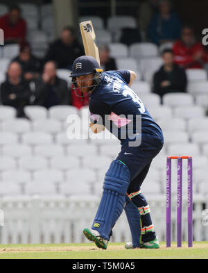 London, Großbritannien. 25. Apr 2019. Paul Stirling von Middlesex während der Surrey v Middlesex, Royal London einen Tag Pokalspiel am Kia Oval. Credit: Mitchell Gunn/ESPA-Images/Alamy leben Nachrichten Stockfoto