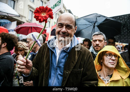 Nicola Zingaretti, Präsident der italienischen Region Latium und neue Führer der Mitte-links-demokratischen Partei PD vor der Italien Tag der Befreiung feiern in Mailand, Italien, am 25. April 2019. Die Festa della Liberazione, auch bekannt als Jahrestag der Befreiung ist ein Nationaler italienischer Urlaub feiern das Ende der Besatzung durch die Nazis während des Zweiten Weltkrieges und den Sieg der Widerstand. Stockfoto