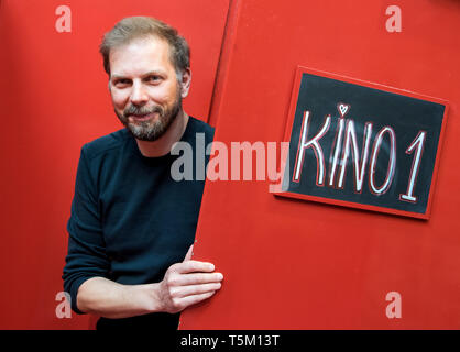 Hamburg, Deutschland. 25 Apr, 2019. Helge Albers, neue Geschäftsführerin der Filmförderung Hamburg Schleswig-Holstein (Ffhsh). Albers will mehr Geld für Serie geschossen in der Hansestadt zu arbeiten. (Zu den neuen dpa' der Hamburger Film Promoter will Serielle shootings mehr zu unterstützen") Credit: Daniel Bockwoldt/dpa/Alamy leben Nachrichten Stockfoto