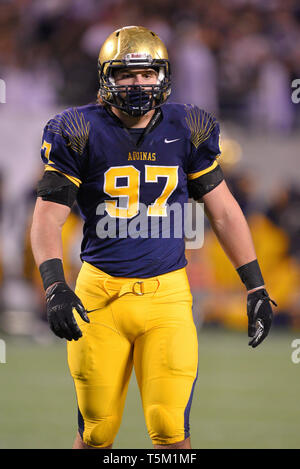 Dezember 12, 2014 - Orlando, Florida, USA - St. Thomas von Aquin defensive lineman Nicholas (Nick) Bosa (97) Während der Florida State High School Class 7 der Staat Meisterschaftspiel bei den Citrus Bowl am Dez. 12, 2014 in Orlando, Florida. Bosa, der an der Ohio State College Football zu spielen, wird erwartet, um in der Spitze der NFL Draft zu sein ...Â© 2014 Scott Miller, A., (Credit Bild: © Scott Miller, A./ZUMA Draht) Stockfoto