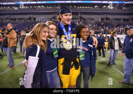 Dezember 12, 2014 - Orlando, Florida, USA - St. Thomas von Aquin defensive lineman Nicholas (Nick) Bosa (97) Während der Florida State High School Class 7 der Staat Meisterschaftspiel bei den Citrus Bowl am Dez. 12, 2014 in Orlando, Florida. Bosa, der an der Ohio State College Football zu spielen, wird erwartet, um in der Spitze der NFL Draft zu sein ...Â© 2014 Scott Miller, A., (Credit Bild: © Scott Miller, A./ZUMA Draht) Stockfoto