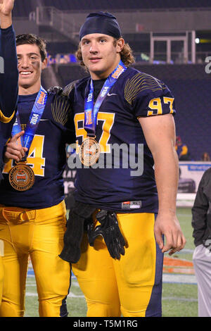 Dezember 12, 2014 - Orlando, Florida, USA - St. Thomas von Aquin defensive lineman Nicholas (Nick) Bosa (97) Während der Florida State High School Class 7 der Staat Meisterschaftspiel bei den Citrus Bowl am Dez. 12, 2014 in Orlando, Florida. Bosa, der an der Ohio State College Football zu spielen, wird erwartet, um in der Spitze der NFL Draft zu sein ...Â© 2014 Scott Miller, A., (Credit Bild: © Scott Miller, A./ZUMA Draht) Stockfoto