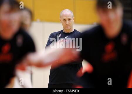 Ajinomoto National Training Center, Tokyo, Japan. 25 Apr, 2019. Tom Hovasse (JPN), 25. April 2019 - Basketball: Japans Frauen Nationalmannschaft Training Camp an Ajinomoto National Training Center, Tokyo, Japan. Credit: Naoki Nishimura/LBA SPORT/Alamy leben Nachrichten Stockfoto