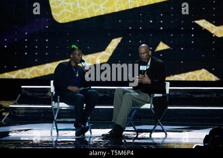 Inglewood, CA. 25 Apr, 2019. Kardinal Offishall und Kareem Abdul-Jabbar sprechen wir Tag Kalifornien im Forum am 25. April 2019 in Inglewood CA. Credit: cra Sh/Image Space/Medien Punch/Alamy leben Nachrichten Stockfoto