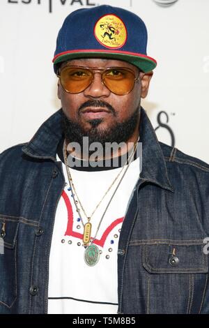 New York, NY, USA. 25 Apr, 2019. Ghostface Killa in der Ankunftshalle für WU-TANG CLAN: MICS UND MÄNNER Premiere auf dem Tribeca Film Festival, Beacon Theatre, New York, NY 25. April 2019. Credit: Jason Mendez/Everett Collection/Alamy leben Nachrichten Stockfoto