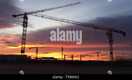 (190426) - Peking, April 26, 2019 (Xinhua) - Foto am Juni 14, 2018 zeigt die Baustelle eines China-finanzierten National Stadium in der Morodok Techo National Sports Complex in Phnom Penh, Kambodscha. Der Aufbau auf einem China-gestützten neuen National Stadium in Kambodscha mit Volldampf voraus Der projektabschluss Plan bis Ende 2020 eingestellt hat. Aus Kambodscha, Äthiopien, Georgien, wirtschaftlichen und industriellen Zonen haben eine zunehmend wichtige Dimension der internationalen Zusammenarbeit im Rahmen des Riemens und der Straße Initiative (BRI). In einer Rede auf der sub-forum über Thur Stockfoto