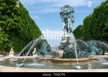 Der Brunnen der Pariser Observatorium im Jardin des Grands Explorateursin Paris. Stockfoto