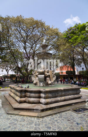 Antigua Guatemala - der Brunnen der Meerjungfrauen oder Meerjungfrau Brunnen, Central Park, Antigua Guatemala Mittelamerika Stockfoto
