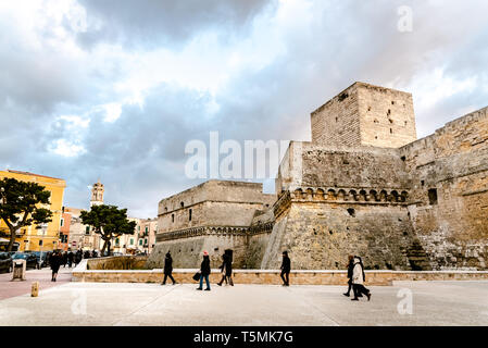 Bari, Italien - 12. März 2019: Blick auf die Nordostecke des Castello Svevo di Bari Stockfoto