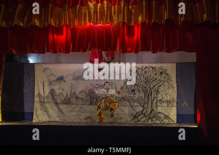 Marionette spielen Chin Lone in ein Puppenspiel in Nyaungshwe in der Nähe Inle See, Shan Staat, Myanmar. Stockfoto