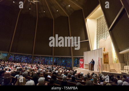 Seattle, Washington: Washington State Gouverneur Jay Inslee stellt Stacey Abrams an der Temple de Hirsch Sinai. Der ehemalige Georgia gubernatorial Candida Stockfoto