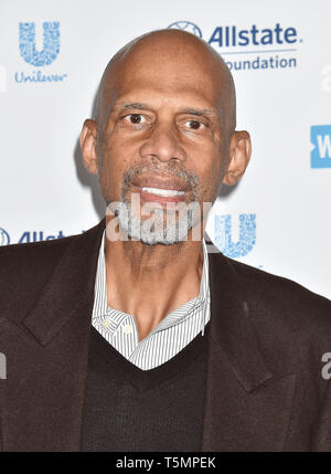 INGLEWOOD, CA - 25. April: Kareem Abdul-Jabbar kommt an der wir Tag Kalifornien 2019 im Forum am 25. April 2019 in Inglewood, Kalifornien. Stockfoto