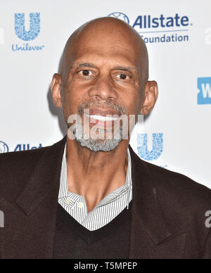 INGLEWOOD, CA - 25. April: Kareem Abdul-Jabbar kommt an der wir Tag Kalifornien 2019 im Forum am 25. April 2019 in Inglewood, Kalifornien. Stockfoto