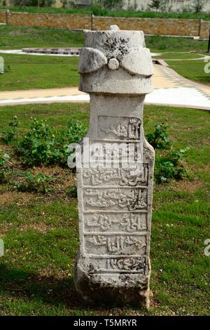 Alte Stein schnitzen der Bektashi Sekte außerhalb der Bektashi World Center Tirano Abania Stockfoto