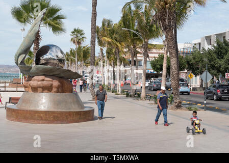 Oyster pearl Skulptur auf dem Malecon in La Paz, Baja California Sur, Mexiko. Stockfoto