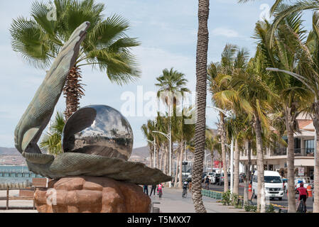 Oyster pearl Skulptur auf dem Malecon in La Paz, Baja California Sur, Mexiko. Stockfoto