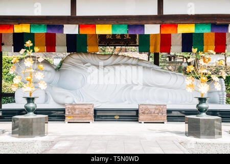 Ehime, Shikoku, Japan - 22. April 2019: Kosho-ji-Tempel Buddha Statue auf der Stadt Uchiko Stockfoto