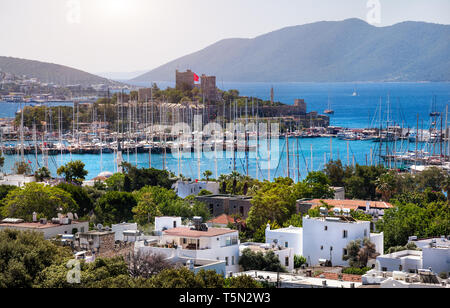 Blick auf Bodrum, Yachthafen und dem Alten Schloss in der Ägäis in der Türkei Stockfoto