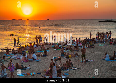 Sonnenuntergang in Cala Comte Strand. Sant Josep de sa Talaia. Ibiza Insel. Balearen. Inseln. Spanien Stockfoto