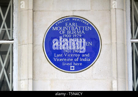 London, England, UK. Commemorative blaue Plakette: Earl Mountbatten von Birma (1900-1979 Gräfin Edwina) Mountbatten von Burma 1901-1960 Letzte Vizekönig und Stockfoto