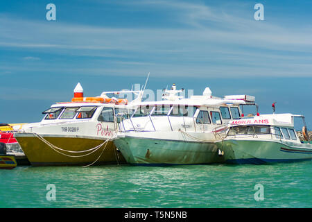 2015: Morgen Blick am Fisherman Jetty. Aquakultur hat Wachstum trägt die Wirtschaft Malaysias zu. - Imagen, Johor/Malaysia - Feb 23, m Stockfoto