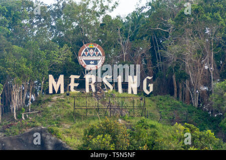 MERSING/MALAYSIA - Feb 28 2015: Straßen und Gebäude von Mersing Stadt in Malaysia Stockfoto